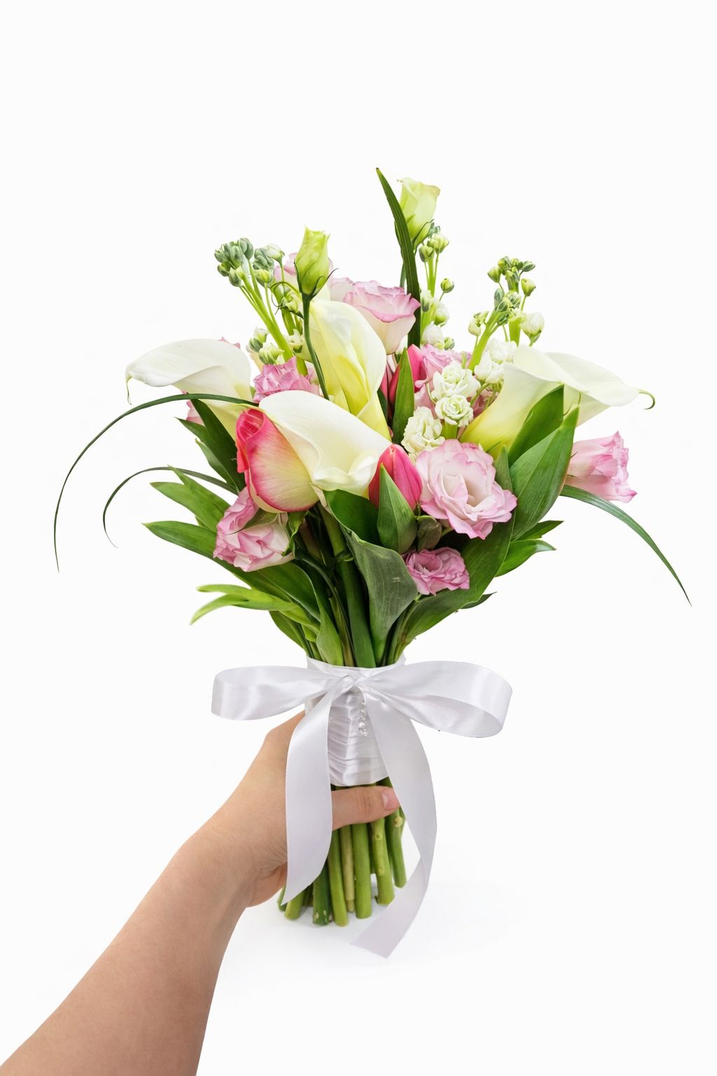 זר כלה קאלות וטוליפים בגווני לבן וורוד